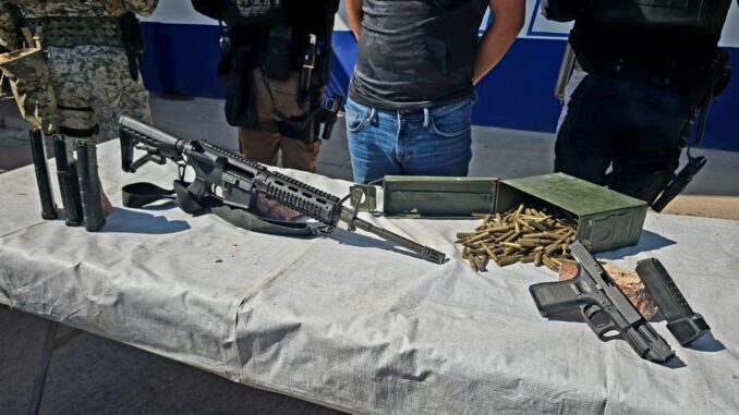 Operativo Conjunto en Ojinaga detiene a 3 hombres; aseguran armas y vehículos 
