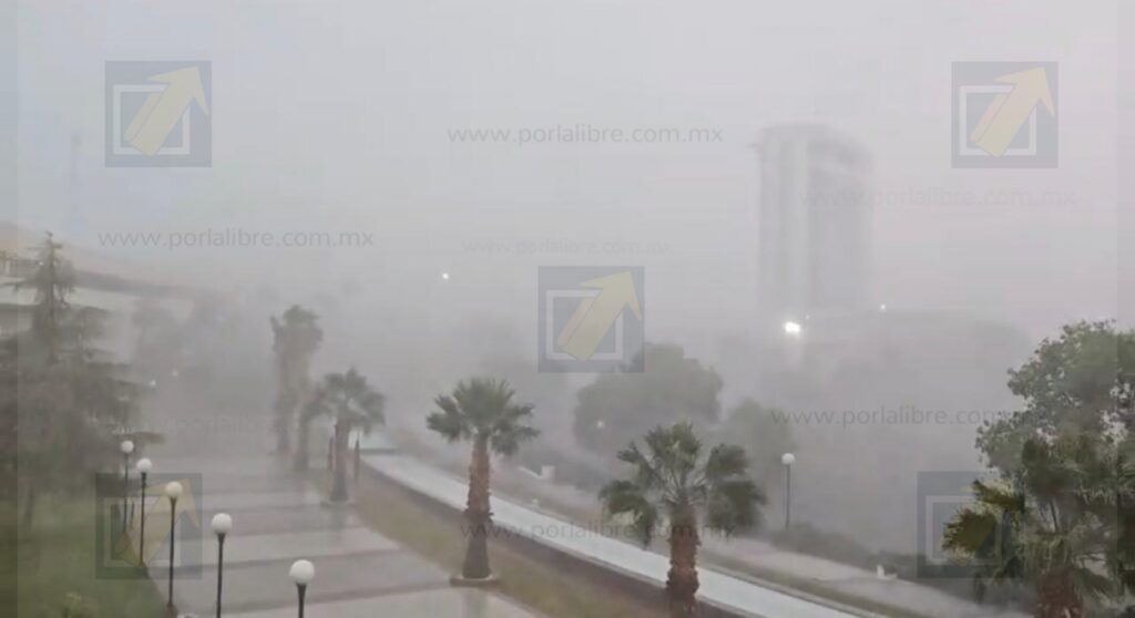 Tormenta con granizo provoca inundaciones y daños en Chihuahua capital