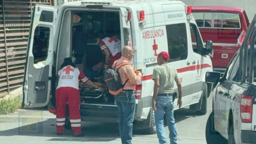 Chocan en cruce de 4 altos en colonia Arquitectos; un motociclista lesionado