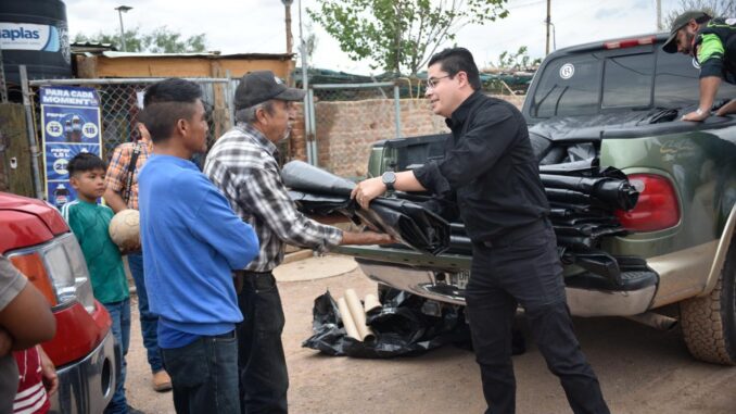 Rafa Loera entrega apoyos a más de 60 familias afectadas por las lluvias en el norte de la ciudad