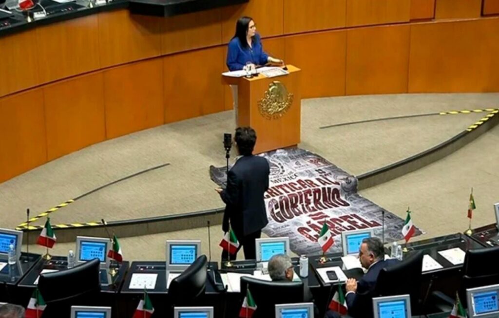 Senado aprueba la “Ley Antimemes” entre protestas de oposición y alertas por posible censura en internet