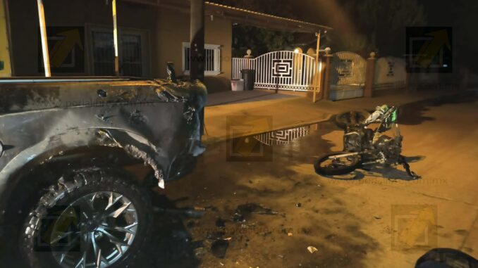 En Buenaventura: Mueren dos motociclistas tras chocar contra pickup estacionada