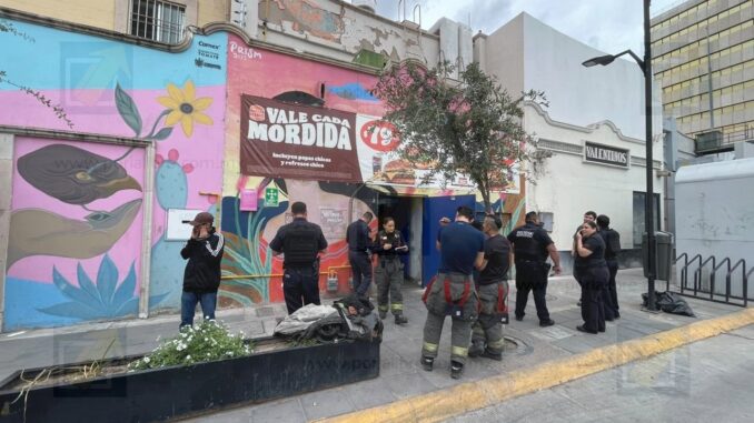 Bomberos y policías se concentran detrás de Burger King tras fuga de gas