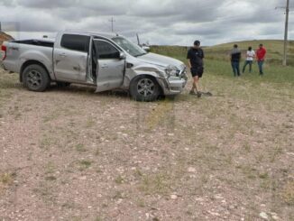 Choque contra tráiler deja pickup destrozada en carretera Cuauhtémoc-Chihuahua
