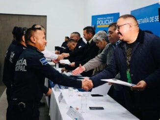 Reconocen a policías destacados por años de servicio