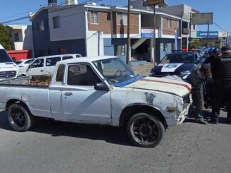 Conductor omite alto en la avenida Mirador y embiste a motociclista