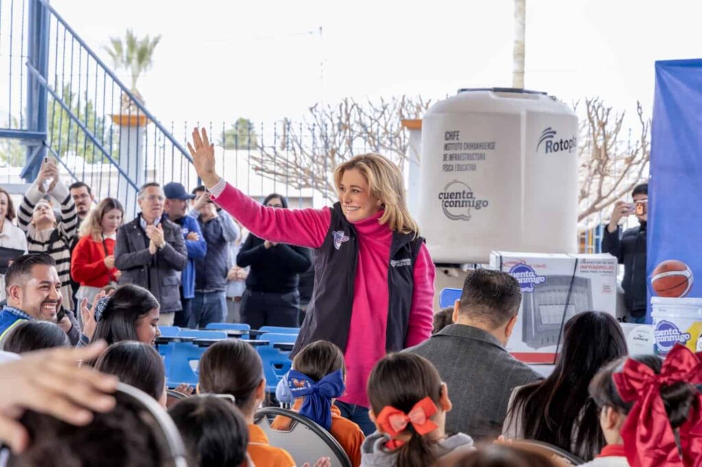 Maru Campos entrega obras por casi 300 mdp en región de Delicias