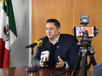 Que se quite el traje y se ponga a tapar baches”, dice Alfredo Chávez al alcalde de Ciudad Juárez