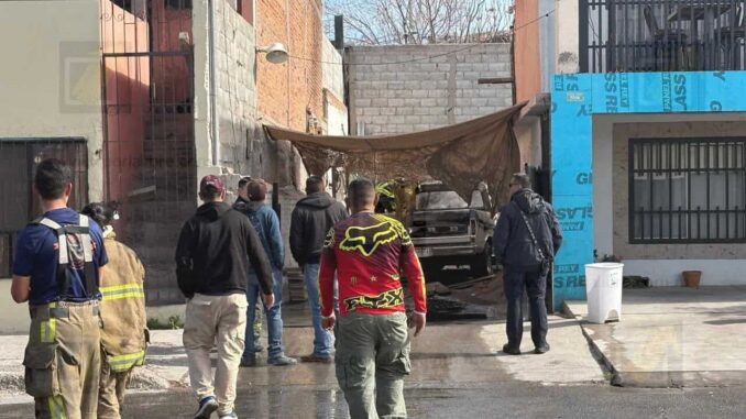 Explosión por fuga de gas provoca incendio vehicular en la colonia Cerro de la Cruz