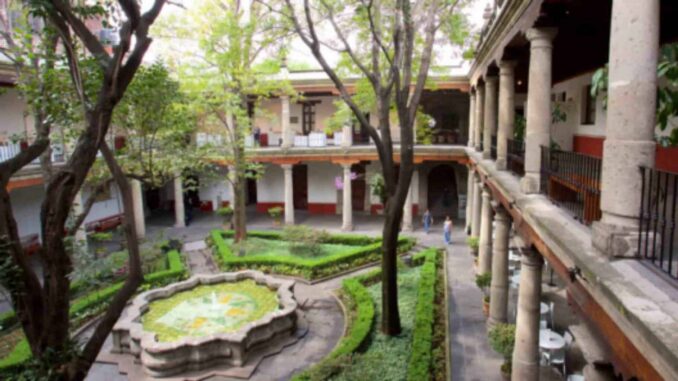 El Museo Franz Mayer celebra 40 años con la pasión por el fútbol y la exploración de la IA