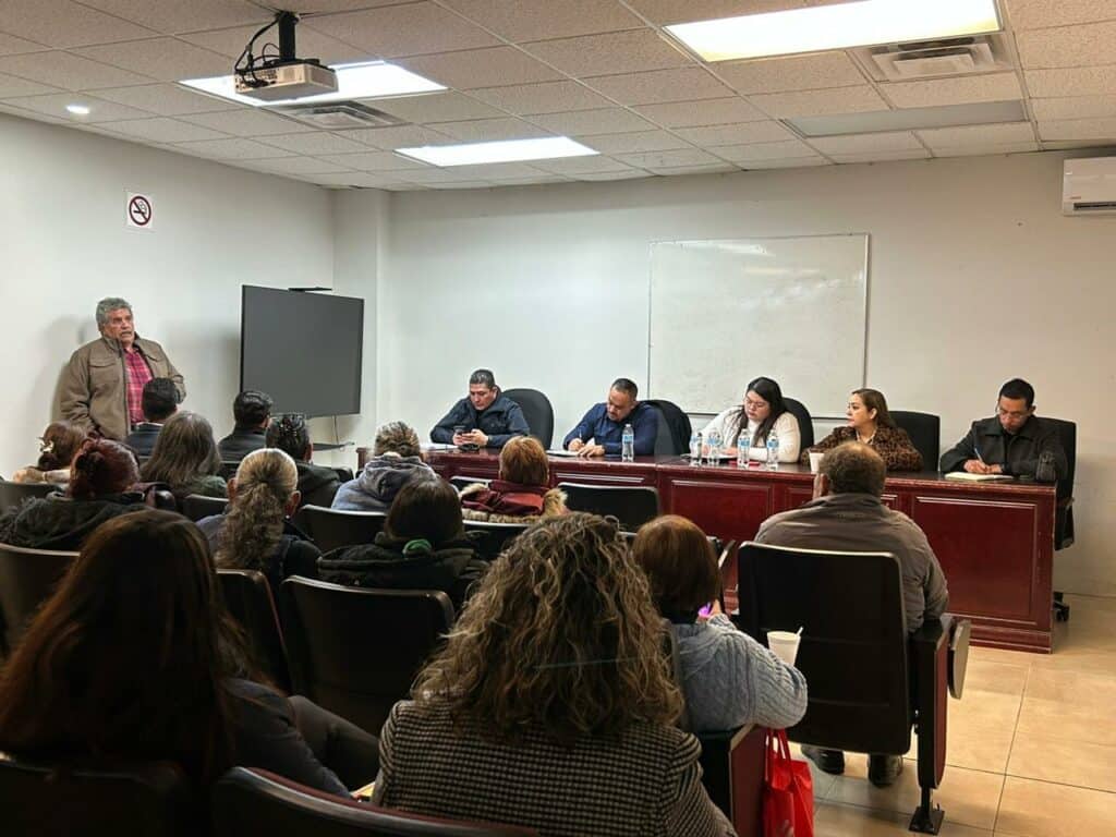 Reunión de Fiscalía Zona Sur, Comisión Local de Búsqueda y CEAVE con familiares de personas desaparecidas en Parral