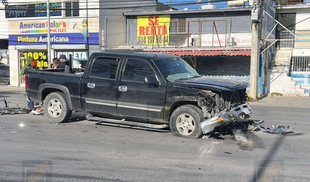Fuerte accidente vehicular colapsa cruce de la avenida Zarco y calle 68