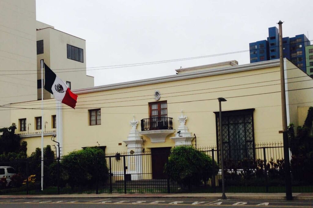 México invocó la Convención de Viena para que Brasil resguarde su embajada en Perú