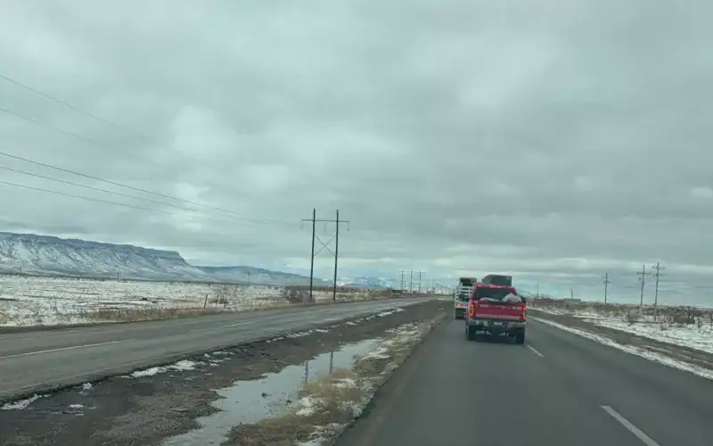 Reportan caída de nieve en la carretera Chihuahua-Juárez