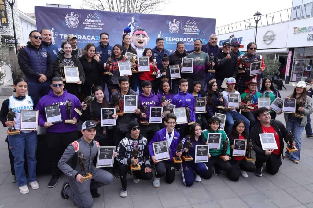 Desfilan con orgullo deportistas ganadores del Premio Teporaca 2025