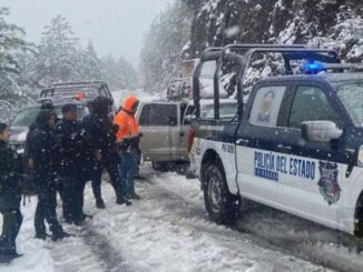 Familia se queda varada por nevada en Guadalupe y Calvo; los rescatan