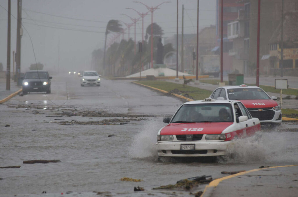 Autoridades refuerzan protocolos ante tormenta invernal; hay alerta para cinco estados