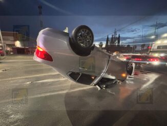 Volcadura frente a clínica 44 provoca severa congestión vial en cruce de Pino y Tecnológico