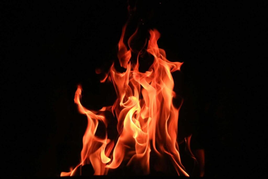 Impresionante incendio arrasa fábrica en La Noria, Xochimilco