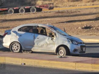 Volcadura en el periférico de la Juventud deja una persona lesionada