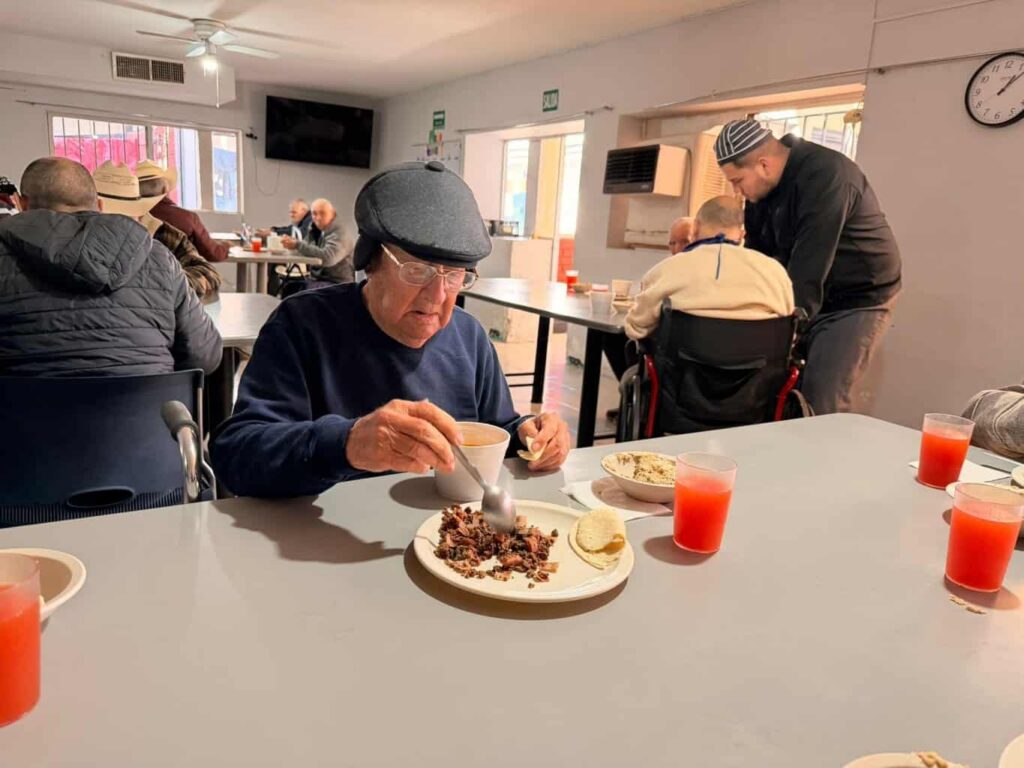 Beneficia NutriChihuahua a adultos mayores en el asilo “El Bocado del Pobre”
