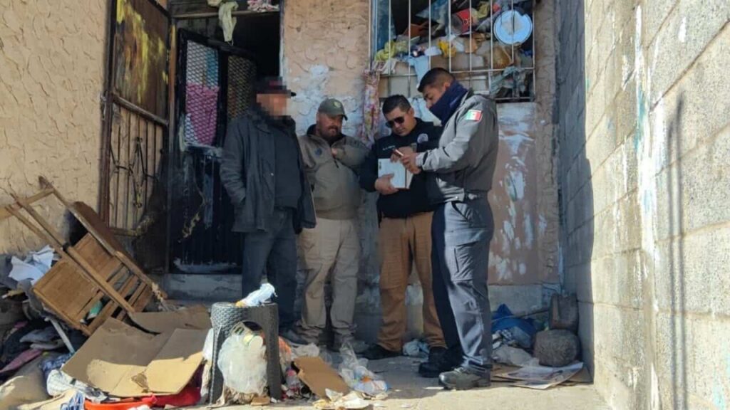 Rescatan a mujer por acumulación de basura, durante recorridos preventivos