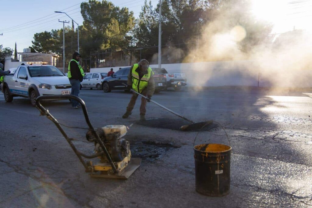 Supervisa alcalde Marco Bonilla cuadrilla de bacheo y remarcado de carriles