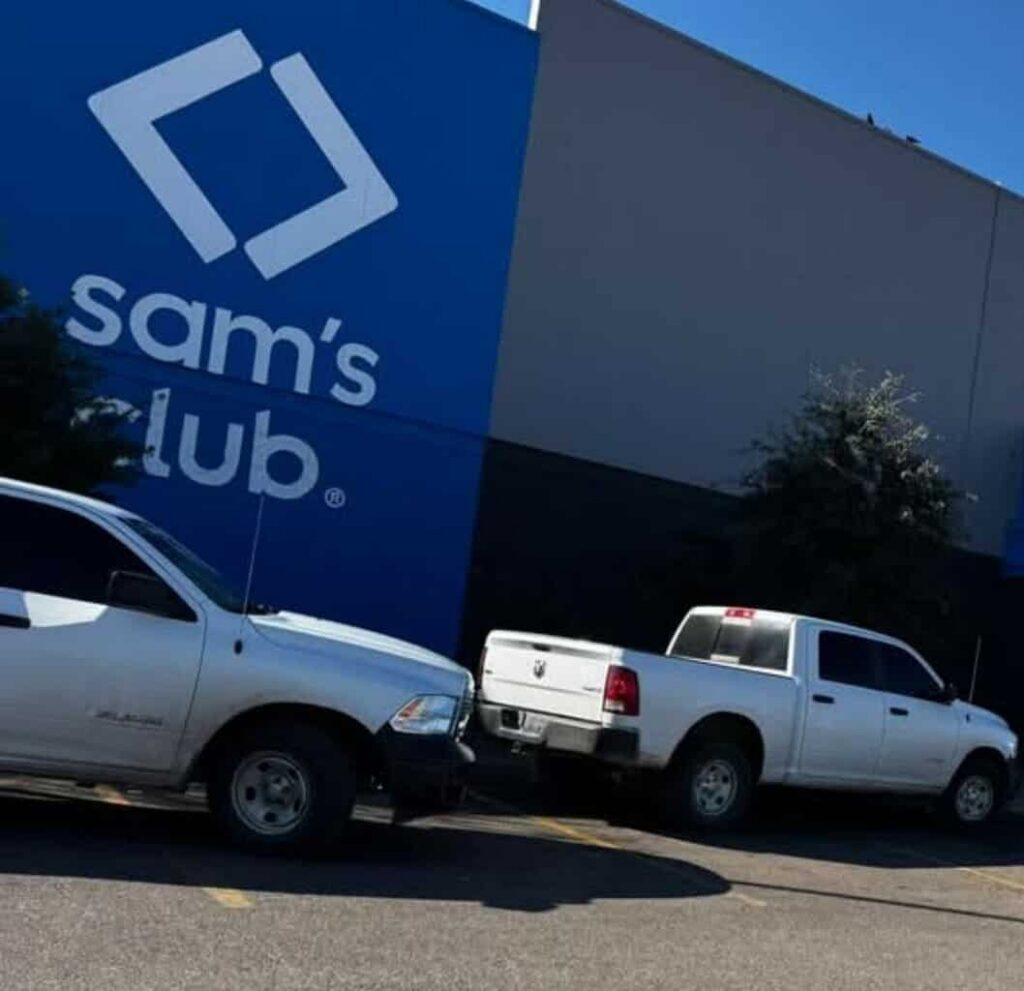 Aseguran camioneta con droga y municiones en estacionamiento de Sam’s Club Cuauhtémoc