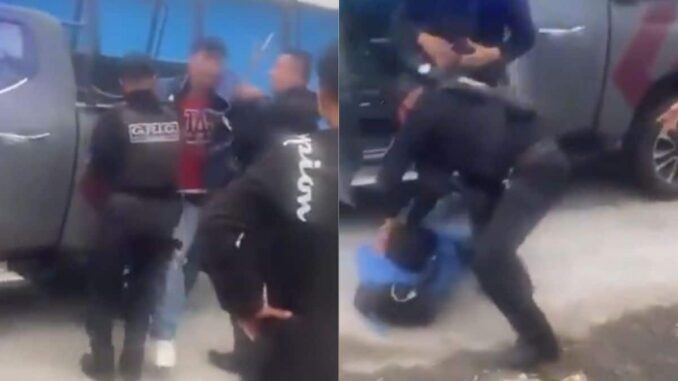 Policías de García, NL, golpean a joven ciclista