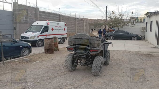 Dos hermanos sufren volcadura en cuatrimoto en la colonia La Haciendita