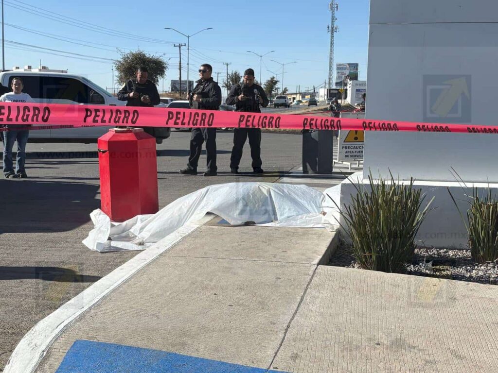 Muere hombre por infarto fulminante frente a gasolinera de la avenida Pacheco