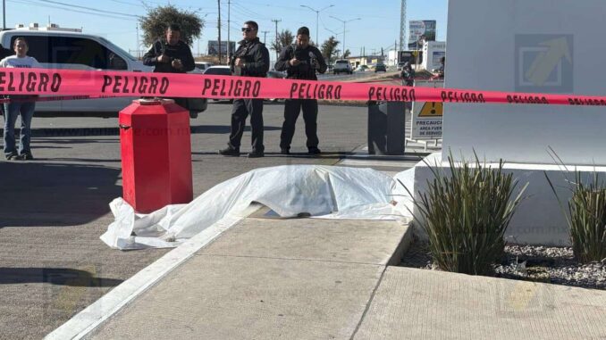 Muere hombre por infarto fulminante frente a gasolinera de la avenida Pacheco