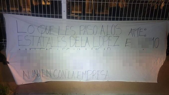Cuelgan narcomanta con mensaje dirigido a la policía estatal