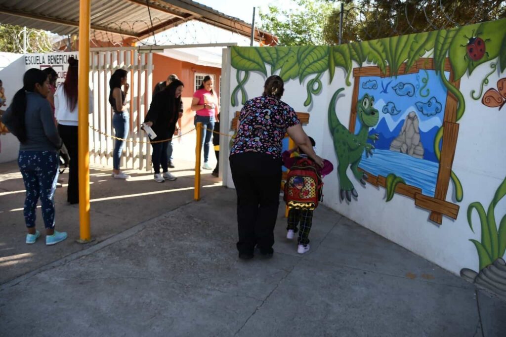 Regresan a clases este lunes 661 mil 335 estudiantes de Educación Básica