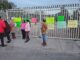 Protestan maestros y administrativos en primaria C.T.M. por denuncias contra su directora