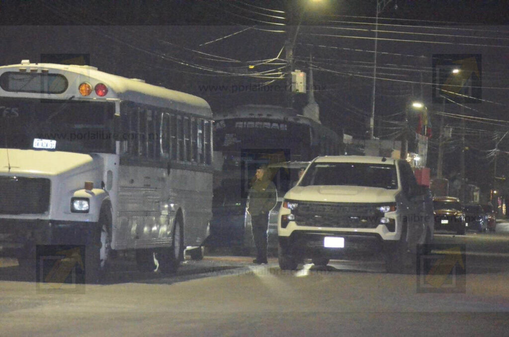 Persecución en Villa Juárez termina con la detención de dos hombres y el aseguramiento de armas y drogas