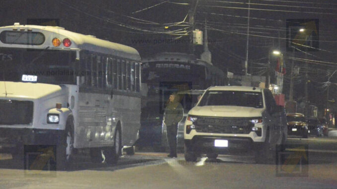 Persecución en Villa Juárez termina con la detención de dos hombres y el aseguramiento de armas y drogas