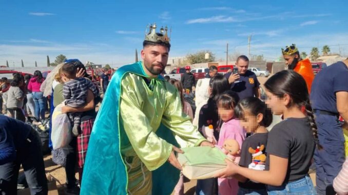 Bomberos llevan alegría a más de 2 mil niños con entrega de juguetes “El Cuarto Rey Mago”