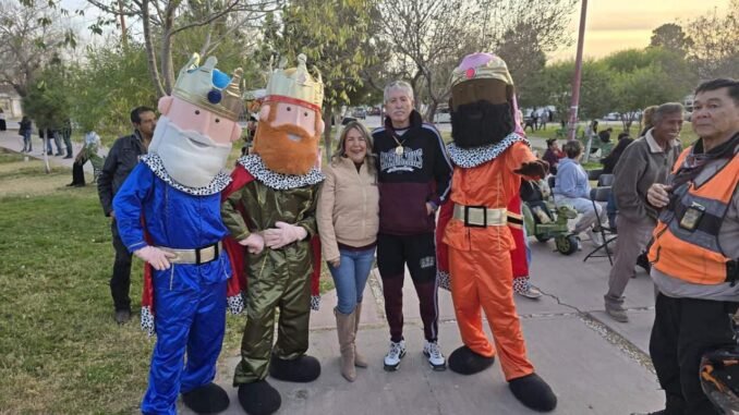 Lleva Rosana Díaz festejo de Reyes Magos a colonias del Distrito 4 en Ciudad Juárez