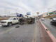 Volcadura de pick up en la avenida La Cantera genera caos