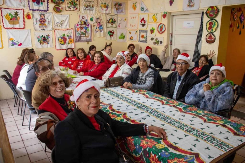 Celebra Gobierno del Estado con adultos mayores de las Casas de los Abuelos las fiestas decembrinas