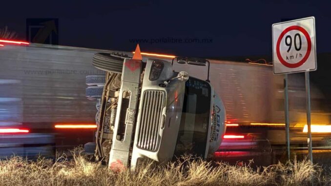 Vuelca pipa de gas en la carretera Delicias–Chihuahua
