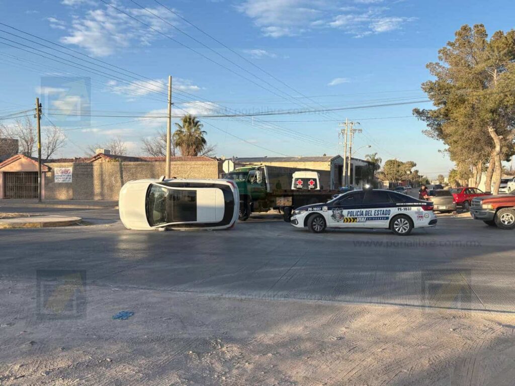 Choque con volcadura en Lombardo Toledano y Quinta