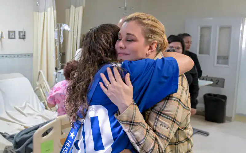 Maru Campos visita a pacientes y sus familias en el Hospital General de Ciudad Juárez