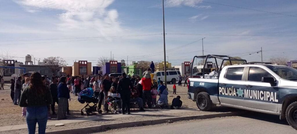 Realizan cena navideña para familias de Valle de Allende