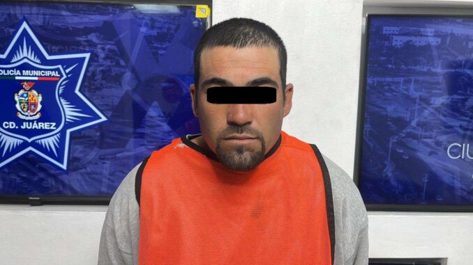 Amenaza a su esposa con una pistola; lo detienen