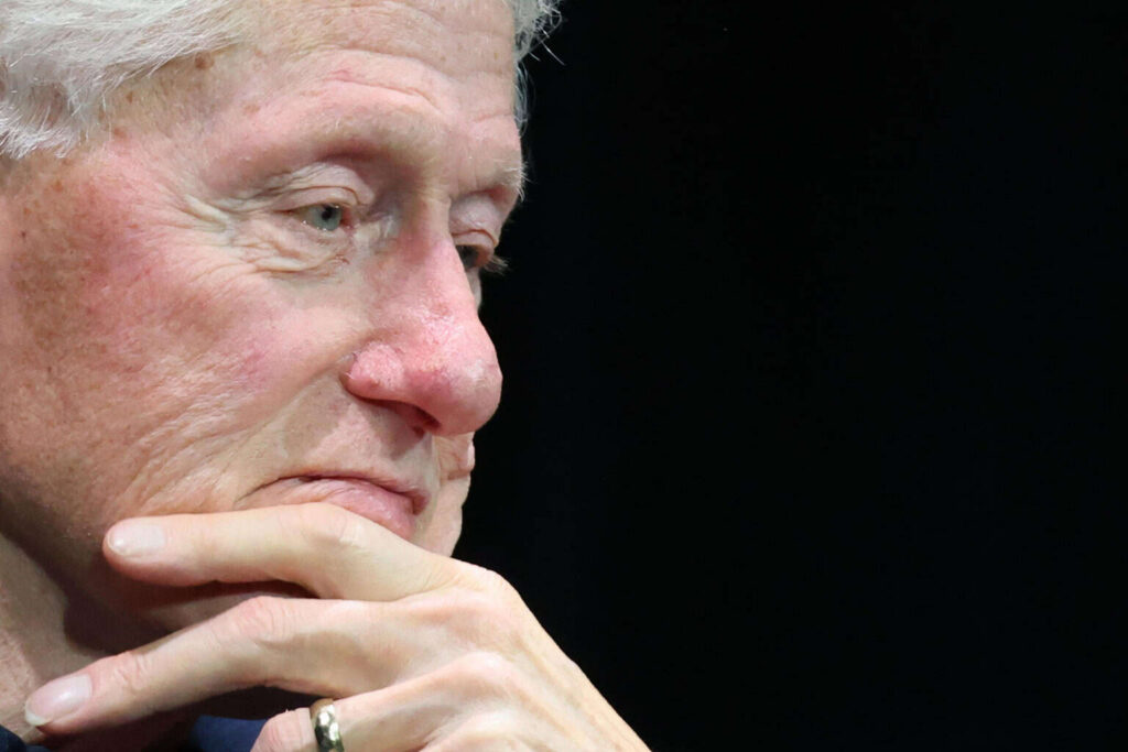 Bill Clinton pide que se publiquen todos los archivos del Caso Epstein en los que aparece