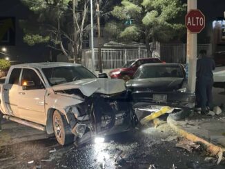Fuerte choque en la José María Iglesias; mujer omite alto