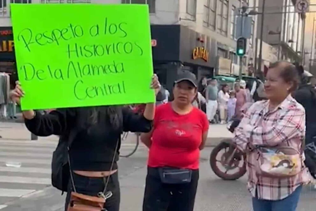 Comerciantes bloquean avenida Juárez de la CDMX