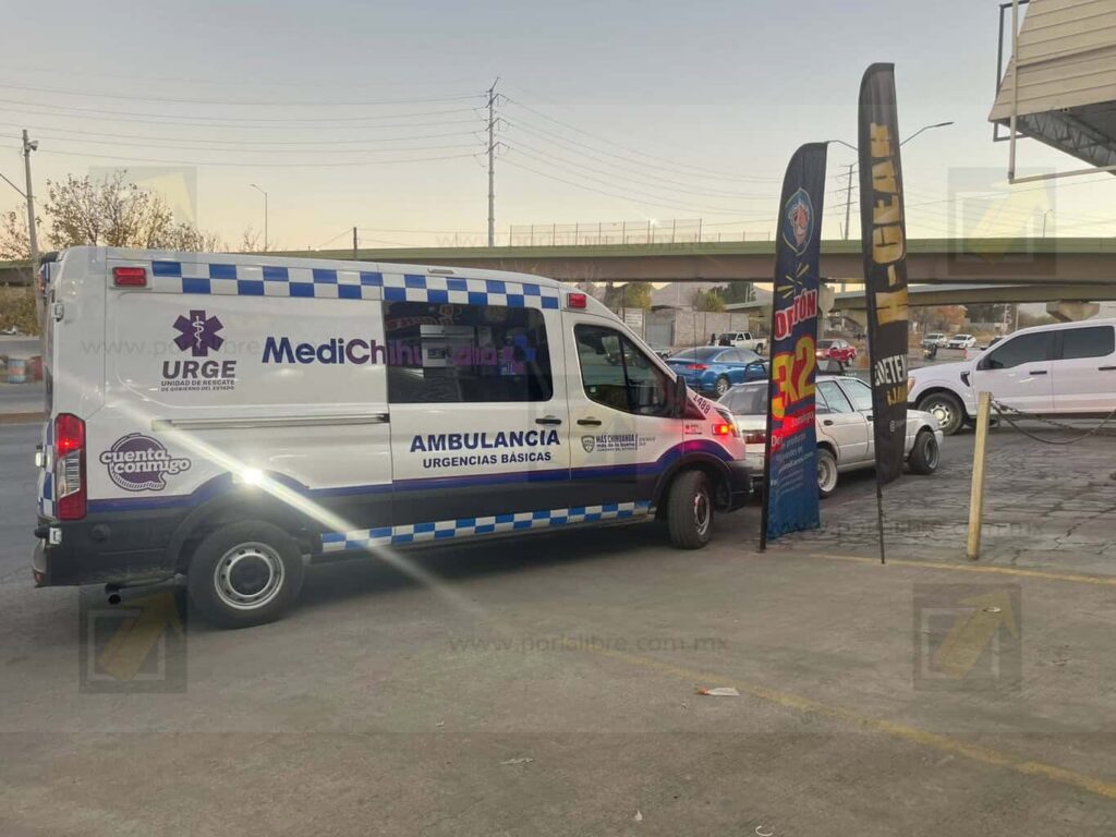 Mujer queda herida tras ser arrollada al intentar cruzar la avenida Silvestre Terrazas 